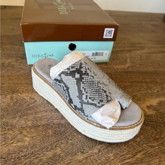 Brand New Snake print Sandal - Picture 2 of 3